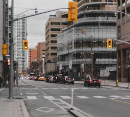 Top 5 najbezpieczniejszych miejsc na wakacje 2025 - XOXO WiFi