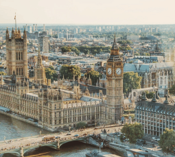 Ile kosztuje internet w Anglii 2025? - XOXO WiFi