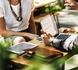 Internet w podróży - czy naprawdę jest tak istotny? - XOXO WiFi