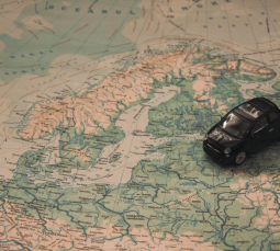 5 niezbędnych gadżetów na podróż samochodem - XOXO WiFi