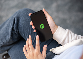 Aplikacja Spotify działająca dzięki Internetu z mobilnego routera XOXO WiFi