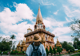 Turysta w Tajlandii z Internetem XOXO WiFi