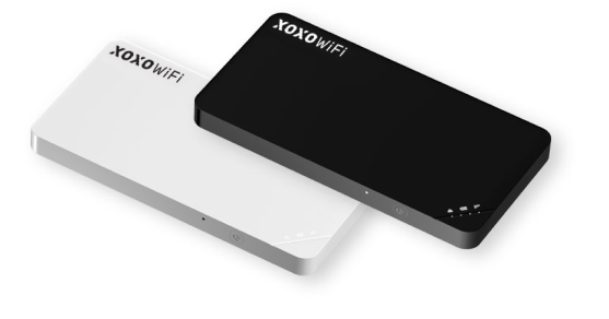 turystyka, tourism, sightseeing, zwiedzanie, internet w podróży, travel wifi, wifi dla podróżników, xoxo wifi Fotograf na tle budynku